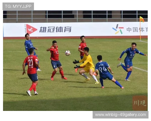 足球球星奋勇拼搏感动全场展现无畏精神与无私奉献的动人瞬间 足球球星奋勇拼搏感动全场展现无畏精神与无私奉献的动人瞬间